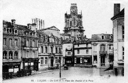 Iconographie - Un coin de la place des Acacias et la Poste