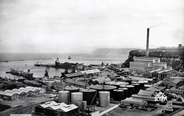Iconographie - Oran - Une usine et le port
