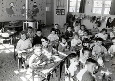 Iconographie - Classe mixte de l'école publique, rue de Gaulle