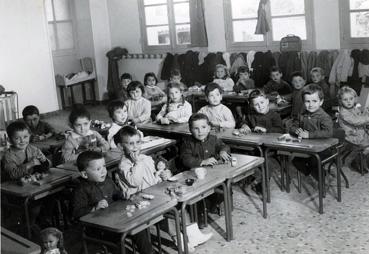 Iconographie - Classe mixte de l'école publique, rue de Gaulle