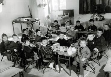 Iconographie - Classe mixte de l'école publique, rue de Gaulle