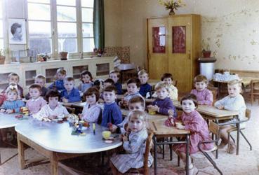 Iconographie - Classe mixte de l'école publique, rue de Gaulle