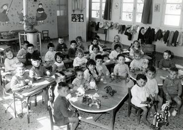 Iconographie - Classe mixte de l'école publique, rue de Gaulle