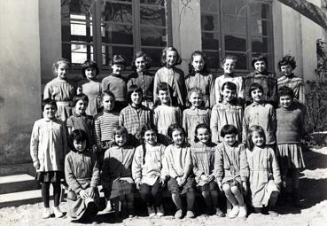 Iconographie - Classe de filles de l'école publique, rue de Gaulle