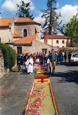 Iconographie - Procession de fête-Dieu, sortie de l'église