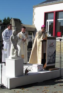 Iconographie - Inauguration de l'école Sainte Marie - La bénédiction