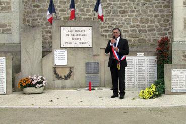 Iconographie - Cérémonie du 11 novembre - Jean-Luc Menuet, maire