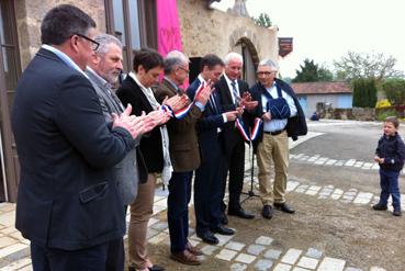 Iconographie - Inauguration de l'Office du Tourisme - La coupe du ruban