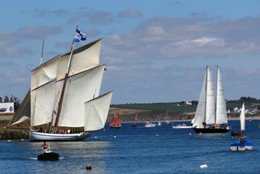 Iconographie - La bisquine La Granvillaise lors de la fête maritime