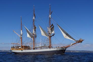 Iconographie - Un trois-mâts barque à hunier, lors de la fête maritime