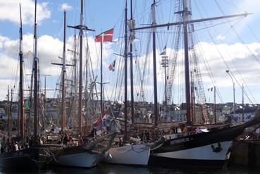 Iconographie - Les bateaux au port lors de la fête maritime