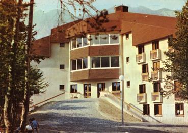 Iconographie - M.F.V. Lou Riouclar - La façade vue du parc