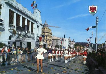 Iconographie - Bataille de fleurs - Défilé de majorettes sur la promenade des Anglais