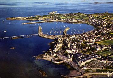 Iconographie - Vue générale sur le port et l'institut marin