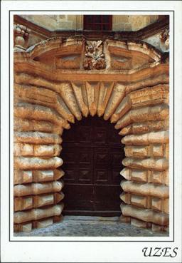 Iconographie - Rue Saint-Etienne - Porte Louis XIII à la pointe de diamant