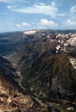 Iconographie - La vallée du Rio Noguera Ribargozana vue de la Sierra Montario