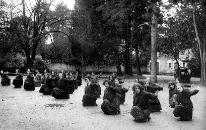 Iconographie - Collège de jeunes filles : gymnastique