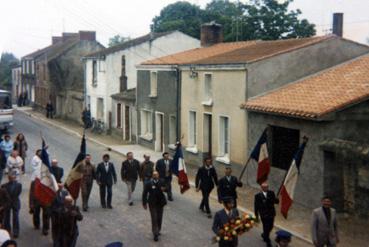 Iconographie - Défilé d'une cérémonie patriotique