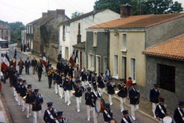 Iconographie - Société de musique précédant les officiels