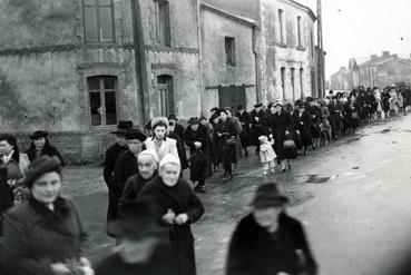 Iconographie - Mission - La procession des femmes