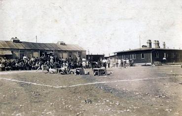 Iconographie - Prisonniers français au camp de Neuberg - Compétition de sport 