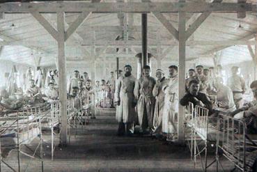 Iconographie - Camp XI russes - Infirmiers allemands et français prisonniers