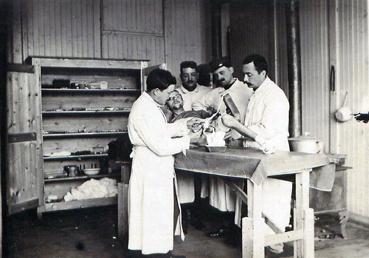 Iconographie - Camp XI - Médecins allemands et français prisonniers