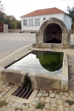 Iconographie - Baçal - La fontaine et l'abreuvoir