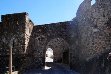 Iconographie - Marvao - L'entrée de la ville médiévale fortifiée 