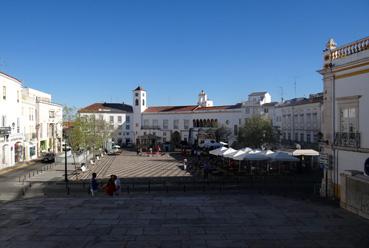 Iconographie - Elvas - La place devant l'église de Nossa Senhora da Assunçao