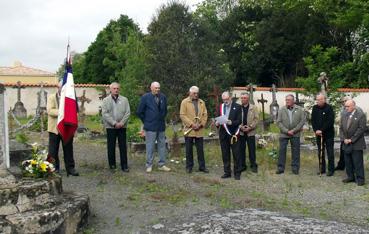 Iconographie - Cérémonie du 8 mai - Allocution du maire Alain Perrocheau