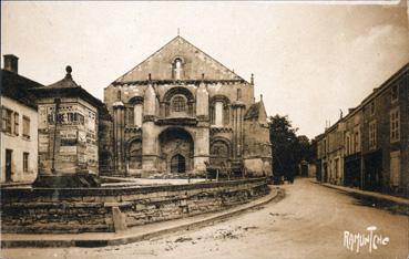 Iconographie - Façade romane de l'église de Benet