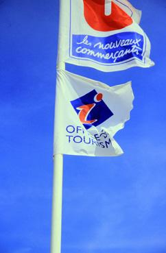 Iconographie - Drapeaux Office du tourisme et U les nouveaux commerçants