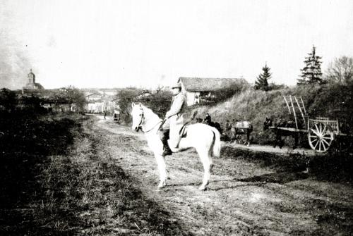 Iconographie - Saint-Mard-le-Mont, vue générale le camarade Pédrillot à cheval