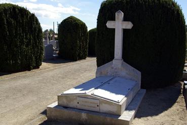 Iconographie - Le monument aux Morts au cimetière