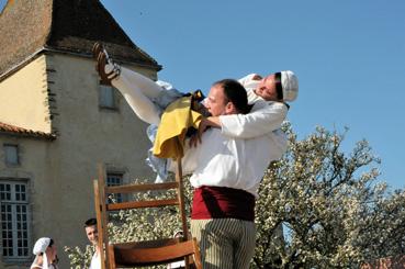 Iconographie - Danse du tabouret par les Joyeux Vendéens