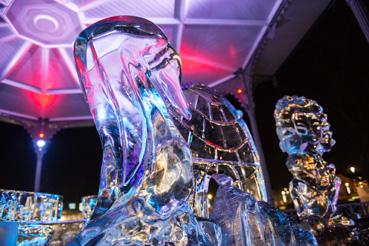 Iconographie - Sculpture de glace pour les fêtes de fin d'année