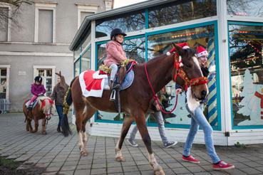 Iconographie - Promenades de poneys lors des fêtes de fin d'année