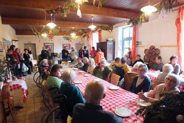 Iconographie - Repas de Noël de la municipalité au foyer logement