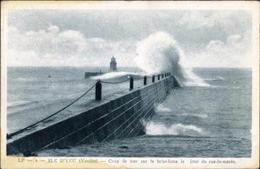 Iconographie - Coup de mer sur le brise-lame le jour du raz de marée