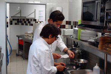 Iconographie - Sylvie Jauffrit et le chef du restaurant Le quai des dunes