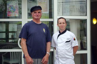 Iconographie - Claude Moreau, pêcheur, et le chef du restaurant Le Robinson