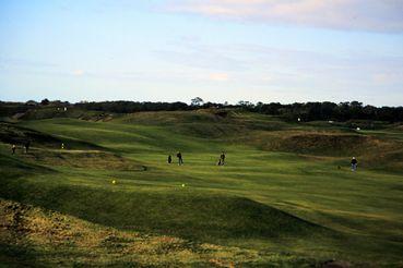 Iconographie - Le golf - Le Club House et parcours