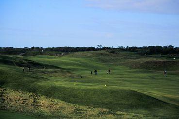 Iconographie - Le golf - Le Club House et parcours