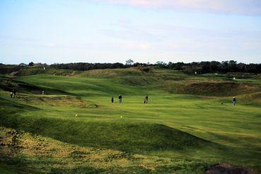 Iconographie - Le golf - Le Club House et parcours