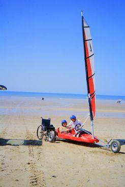 Iconographie - Char à voile bi-place et handicapés