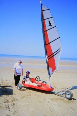 Iconographie - Char à voile bi-place et handicapés