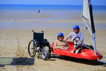 Iconographie - Char à voile bi-place et handicapés