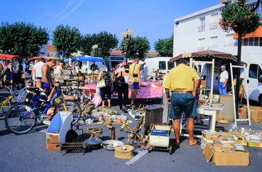 Iconographie - Brocante place Jean Yole