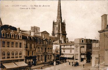 Iconographie - La place des Acacias, centre de la ville